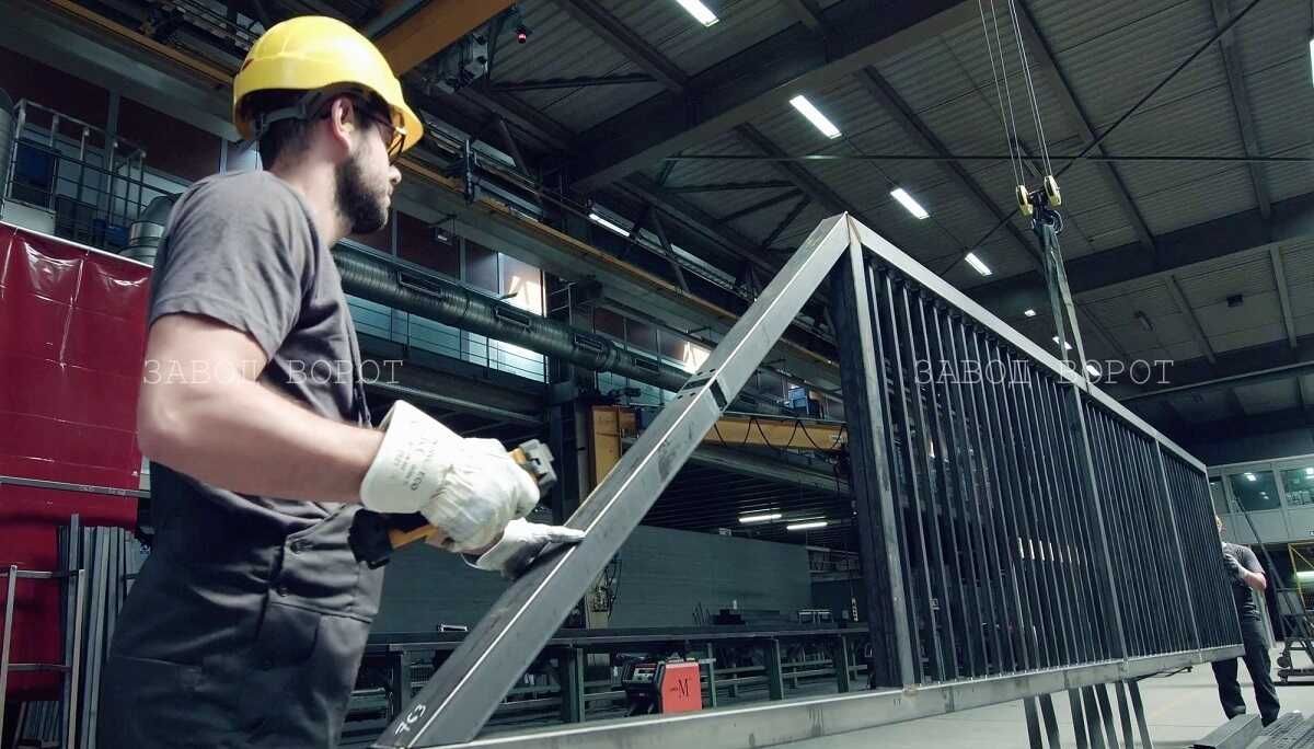 Завод производитель ворот в городе Одесса - изготовление металлических ограждений - автоматические роллеты в гараж
